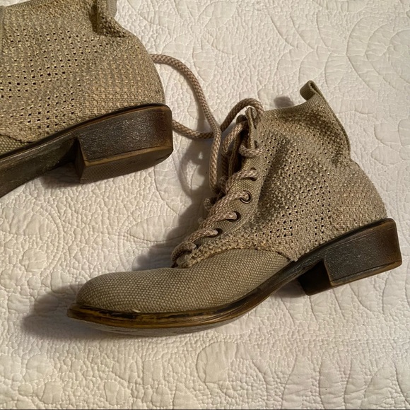 DIRTY LAUNDRY WOVEN BOOTIES, Size 7 - Picture 5 of 9